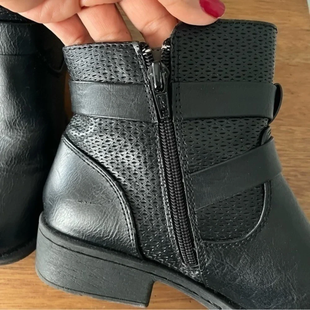 Bass Ankle Boots -SABRINA
